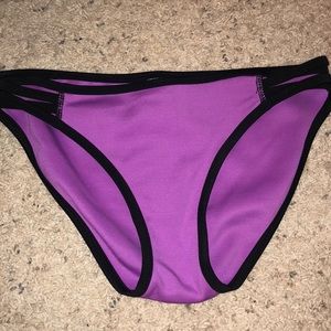 Triangle bikini bottoms